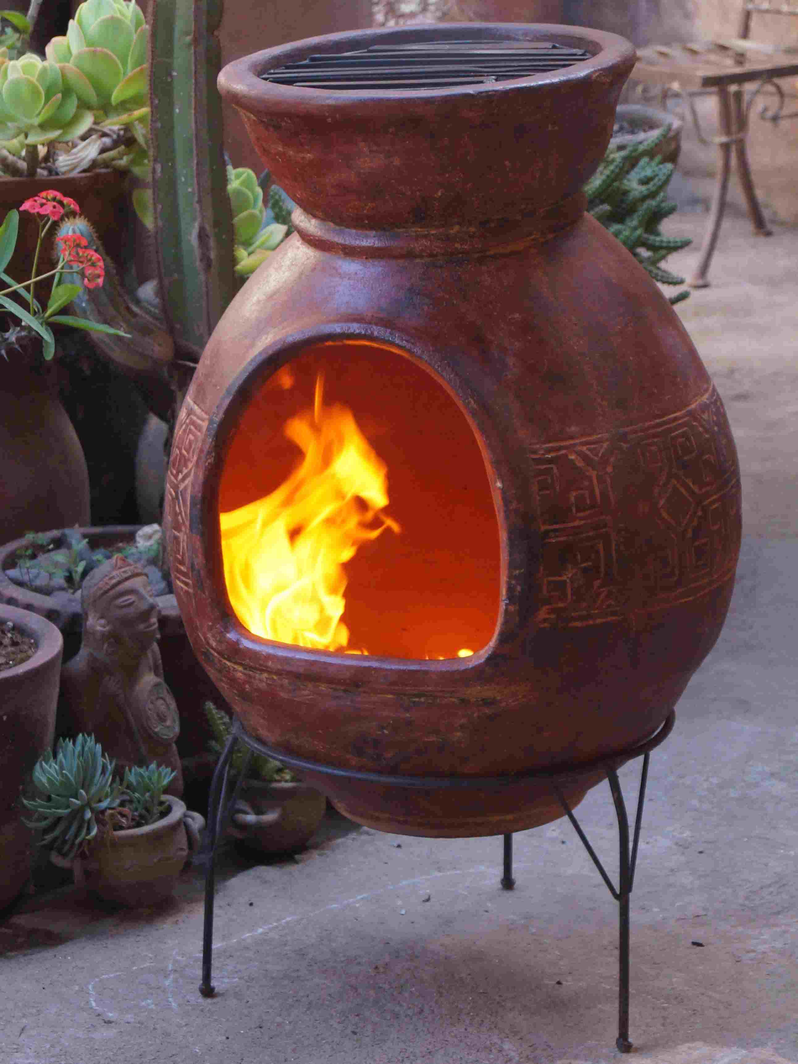 Rode Mexicaanse tuinhaard chimenea BBQ